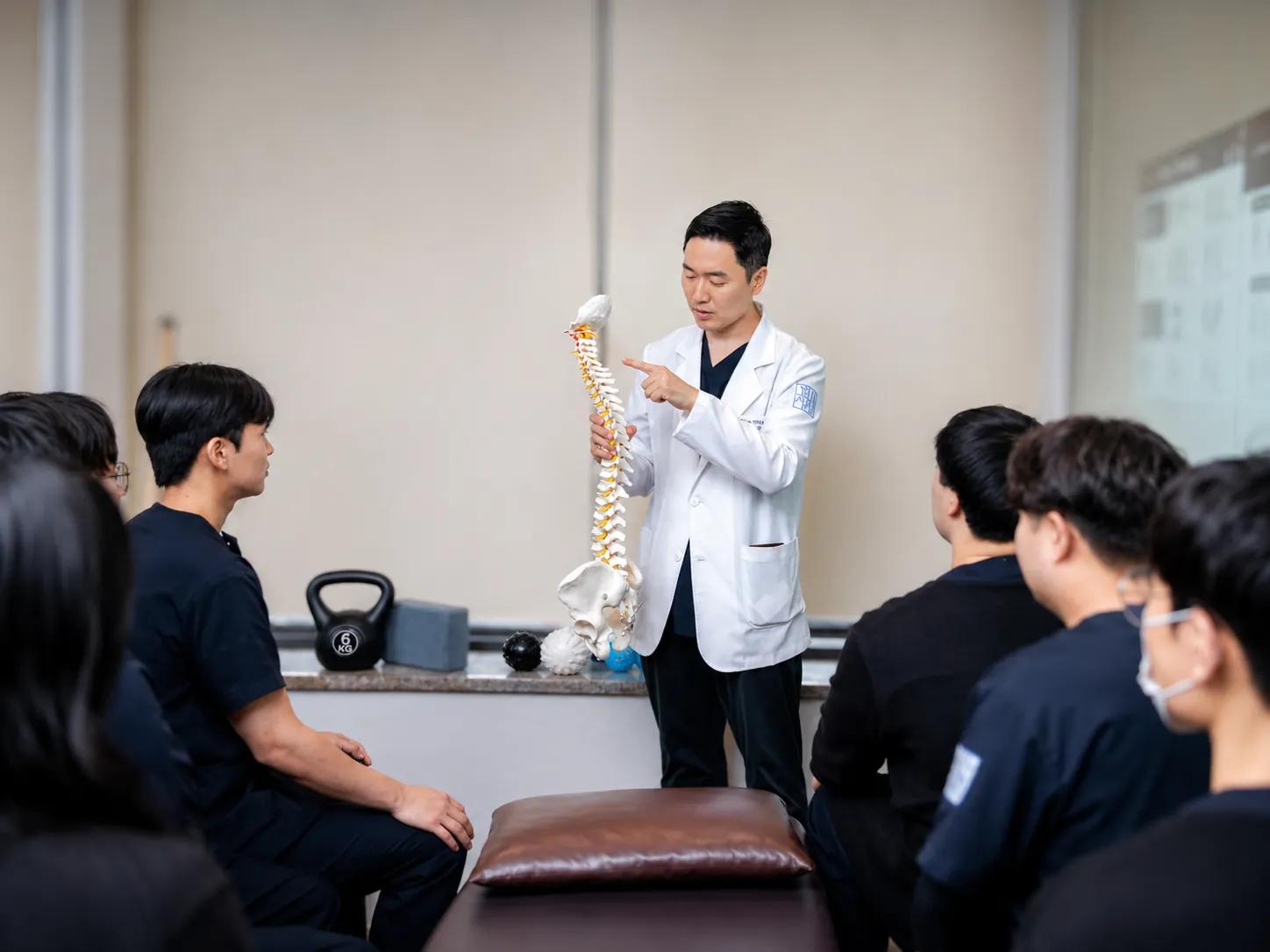 계산역정형외과 직원 교육 장면