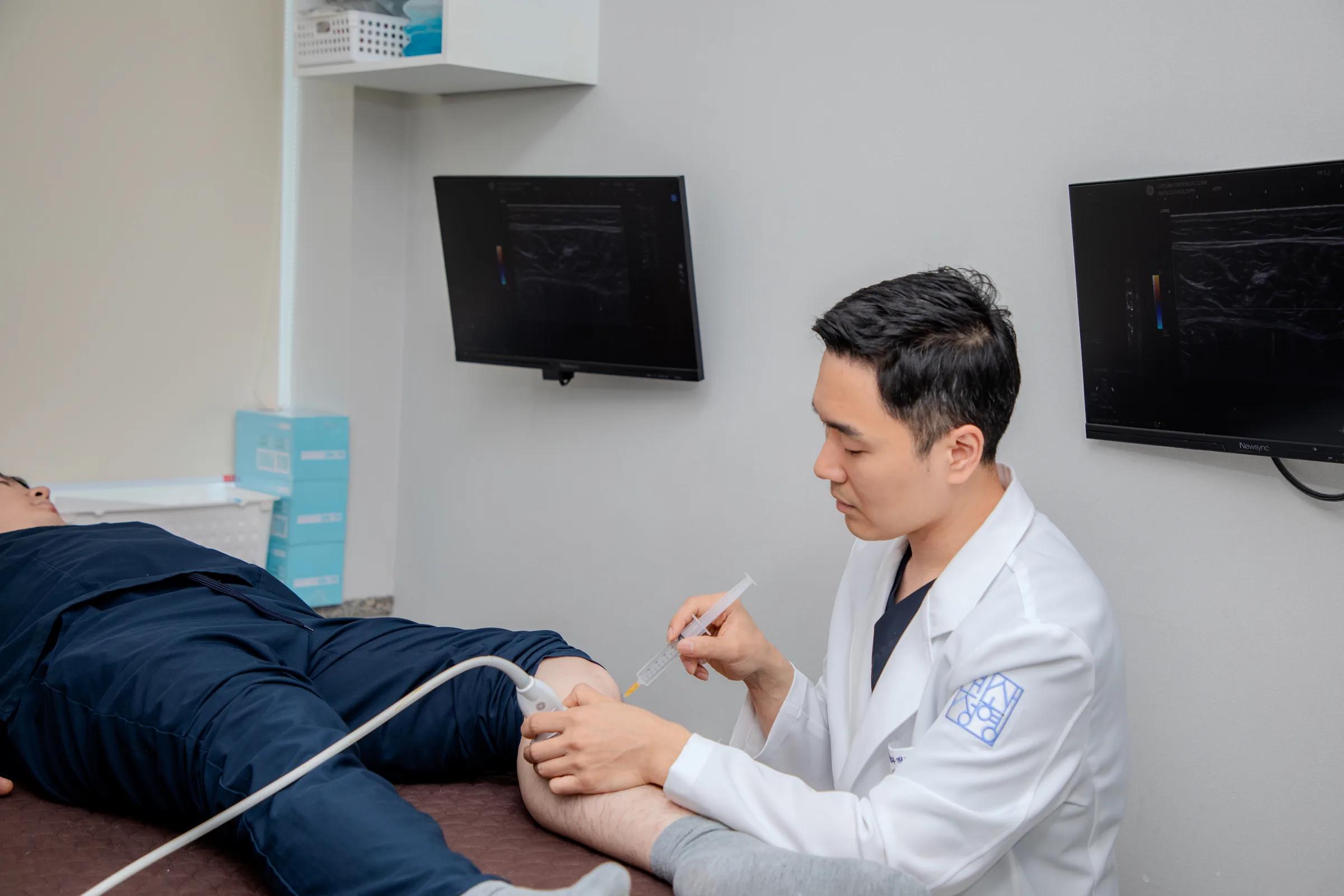 초음파 유도 주사치료 장면